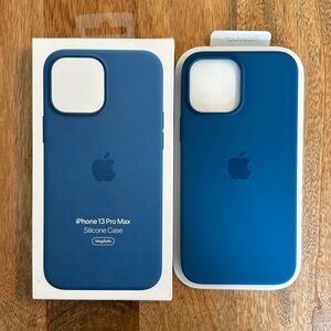 NEW iPhone Pro Max Silicone Case in Blue Jay